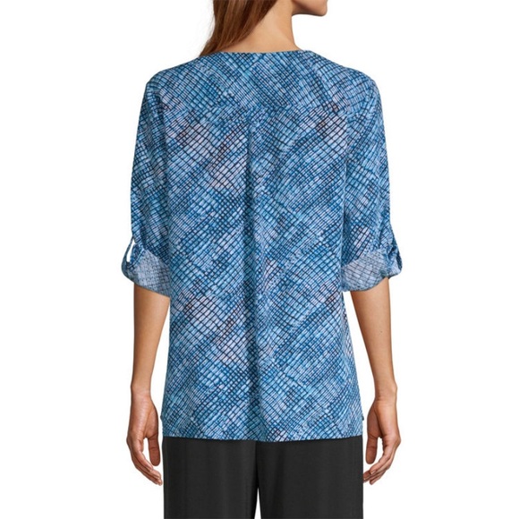 NWT East 5th Zip V-Neck 3/4 Sleeve Roll Tab Blouse - Picture 3 of 4